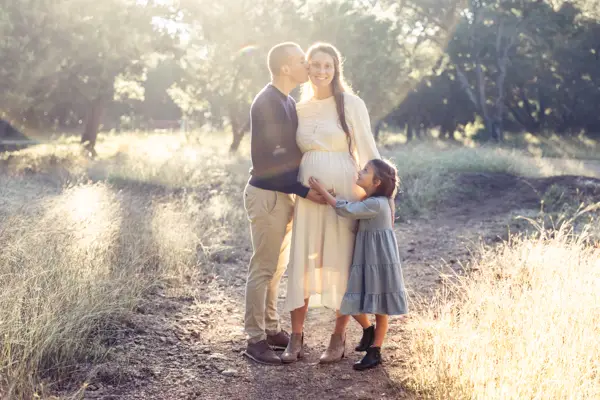 When is the best time for maternity photos blog post