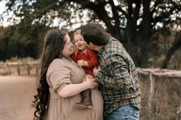 Creative Idea With Maternity Shoot With Toddler