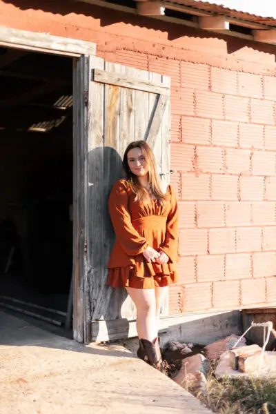 Senior Girl Barn Door Photo Idea Pose