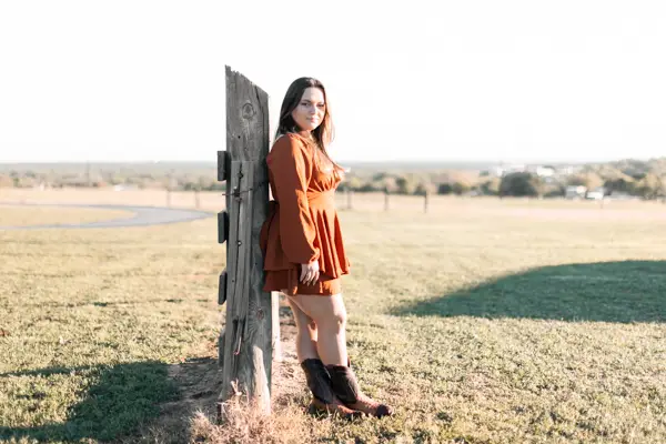 Senior Grad Casual Girl Pose