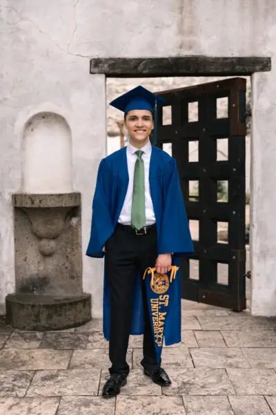 Senior Grad College Pinwheel Photo Idea